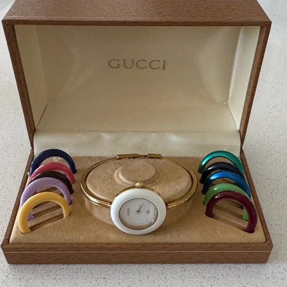 GUCCI Gold Watch with Additional Bezels, 17 total. Pre-treasured. Best Offer. - Picture 5 of 12